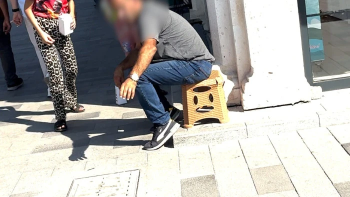 Sigara izmariti atan kişileri tespit ederek haklarında cezai işlem uyguluyor.