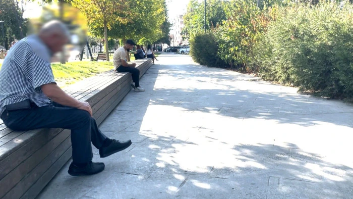 Sigara izmariti atan kişileri tespit ederek haklarında cezai işlem uyguluyor.