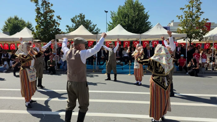D&uuml;zce'de Komandoların g&ouml;sterisi coşkuyla izlendi