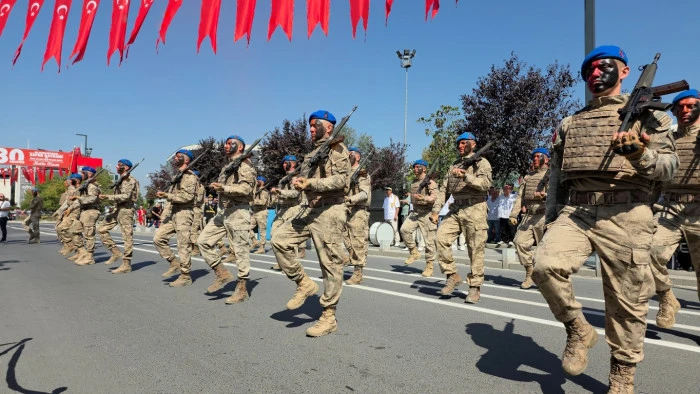 D&uuml;zce'de Komandoların g&ouml;sterisi coşkuyla izlendi
