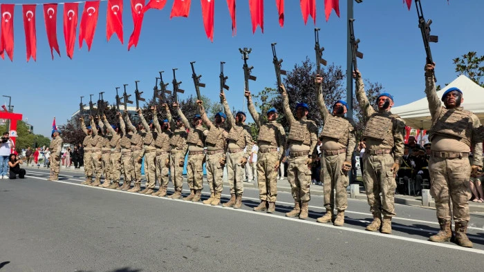D&uuml;zce'de Komandoların g&ouml;sterisi coşkuyla izlendi