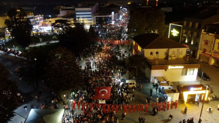 Düzceliler cumhuriyetin 1. Asrında yollara sığmadı