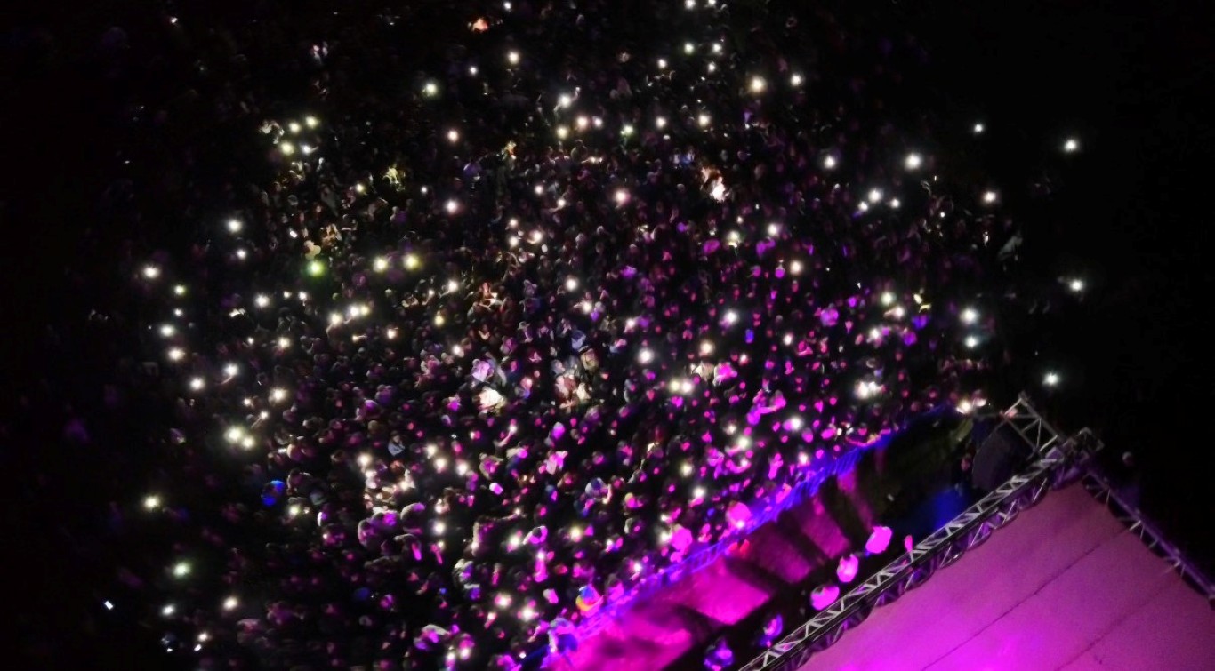 Düzce’de konserde gençler doyasıya eğlendi! 