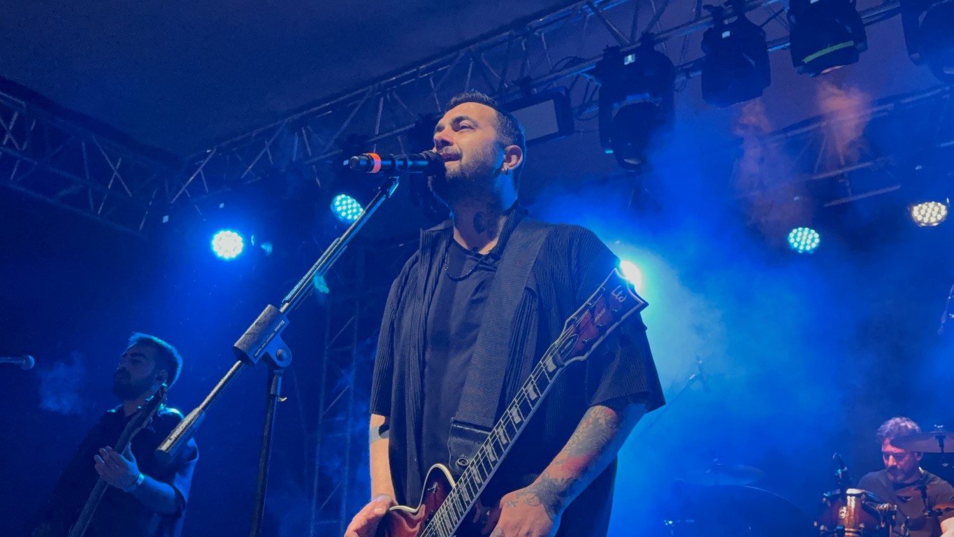 Düzce’de konserde gençler doyasıya eğlendi! 