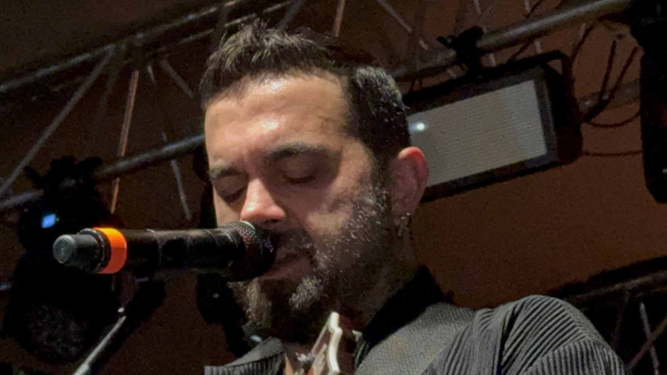 Düzce’de konserde gençler doyasıya eğlendi! 