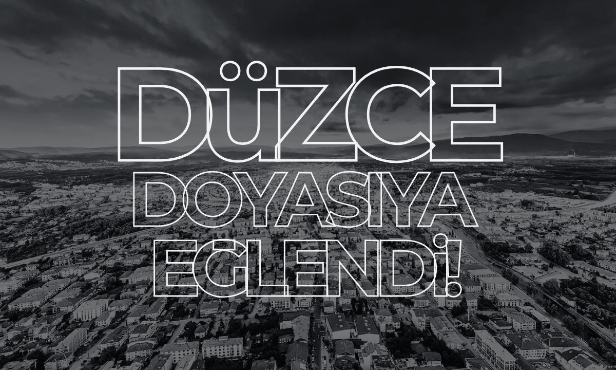 Düzce’de konserde gençler doyasıya eğlendi! 
