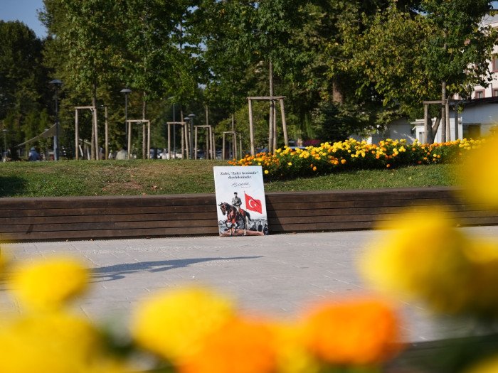 Düzcelinin bayrak hassasiyeti kameralara yansıdı!