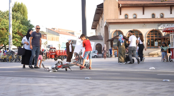 Düzcelinin bayrak hassasiyeti kameralara yansıdı!