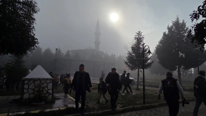 Kara bulutlar çöktü! 