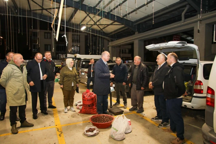 Kestane her pazar ve &ccedil;arşamba akşamı tezgahta