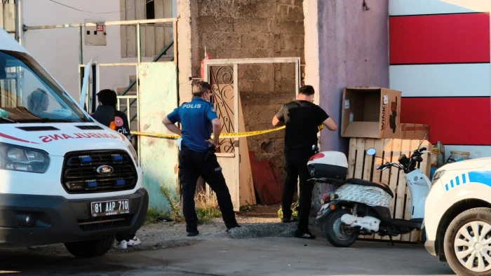 Evinde ölü bulundu