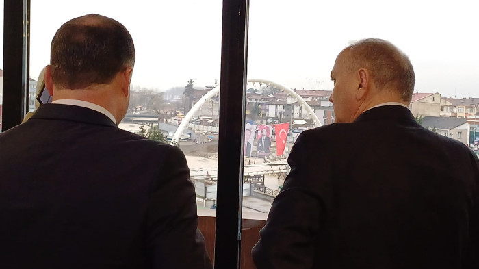 Faruk Özlü esnafların sorunlarını yerinde dinliyor