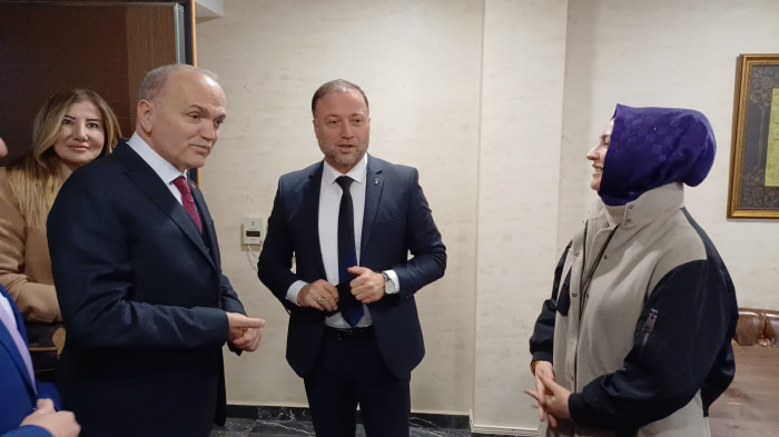 Faruk Özlü esnafların sorunlarını yerinde dinliyor