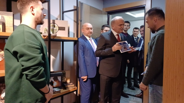 Faruk Özlü esnafların sorunlarını yerinde dinliyor