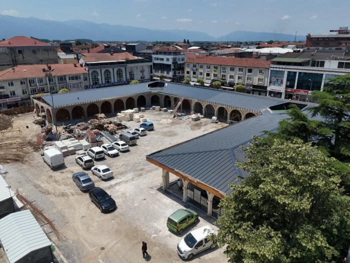 CEDİDİYE MEYDANI&rsquo;NDA &Ccedil;ALIŞMALAR HIZLA S&Uuml;R&Uuml;YOR