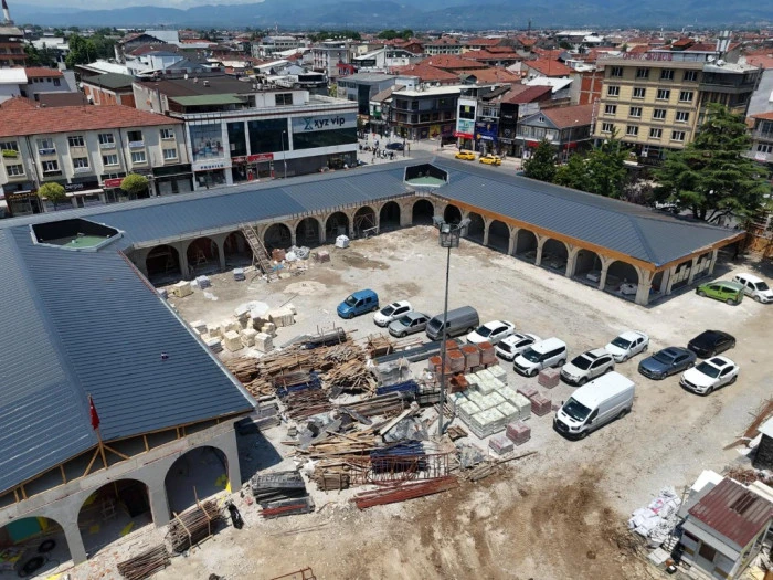 CEDİDİYE MEYDANI&rsquo;NDA &Ccedil;ALIŞMALAR HIZLA S&Uuml;R&Uuml;YOR