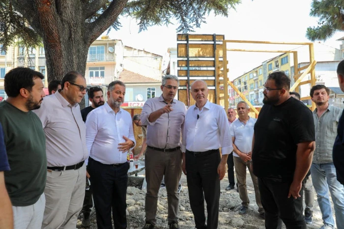 CEDİDİYE MEYDANI&rsquo;NDA &Ccedil;ALIŞMALAR HIZLA S&Uuml;R&Uuml;YOR