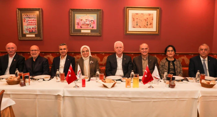 İstanbul Valisi D&uuml;zce Yemeklerini &Ouml;vd&uuml;