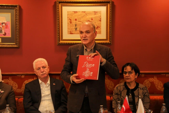 İstanbul Valisi D&uuml;zce Yemeklerini &Ouml;vd&uuml;