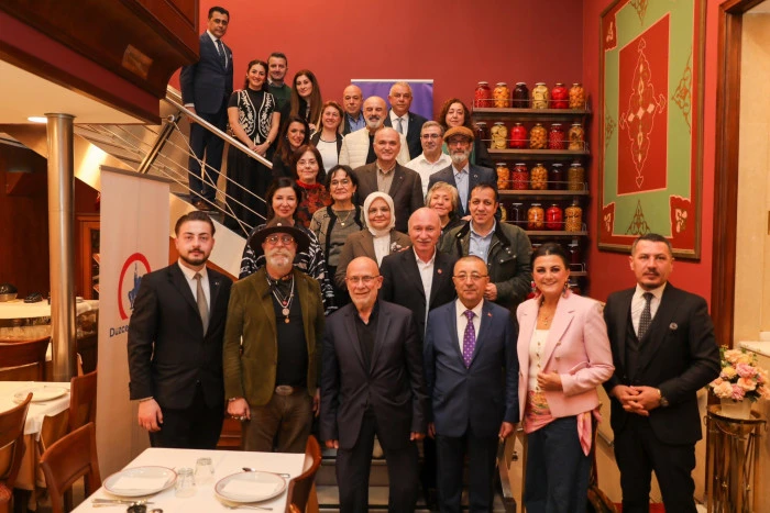 İstanbul Valisi D&uuml;zce Yemeklerini &Ouml;vd&uuml;