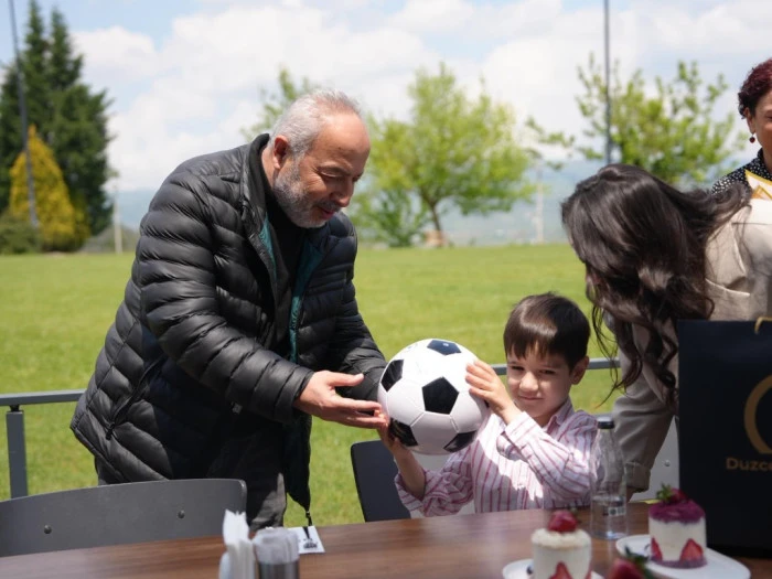 Sosyal yardım işlerinden annelere jest