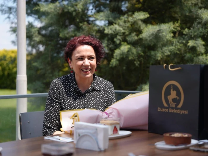 Sosyal yardım işlerinden annelere jest