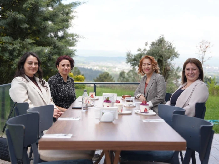 Sosyal yardım işlerinden annelere jest