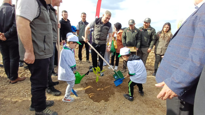 Fidanlar toprakla buluştu