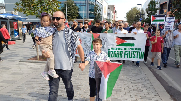 Filistin'e destek için çocuklar 1 kilometrelik resim yaptı