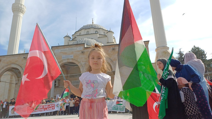 Filistin'e destek için çocuklar 1 kilometrelik resim yaptı