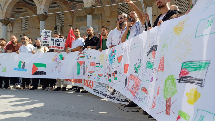 Filistin'e destek için çocuklar 1 kilometrelik resim yaptı