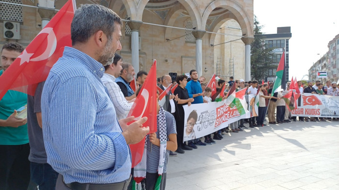 Filistin'e destek için çocuklar 1 kilometrelik resim yaptı