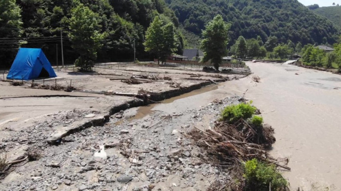 Fındıklı Aksu köyü İçler Acısı Sel Suları 4 evi, 5 Ahırı Yıktı