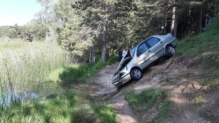 Fotoğraf çekmek istedi aracını gölde buldu