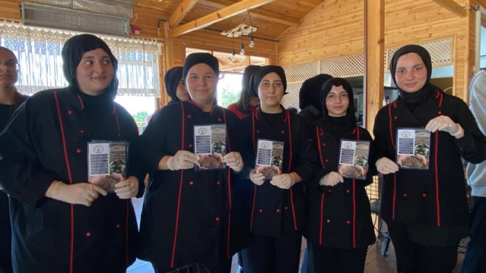 Geleceğin aşçıları siyah pirinç pilavını öğrendi