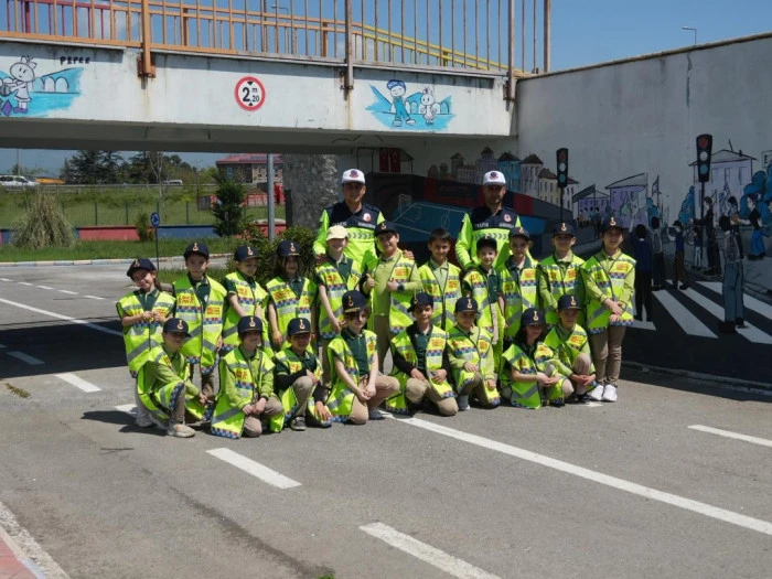 Geleceğin s&uuml;r&uuml;c&uuml;leri trafik eğitim parkuru&rsquo;nda