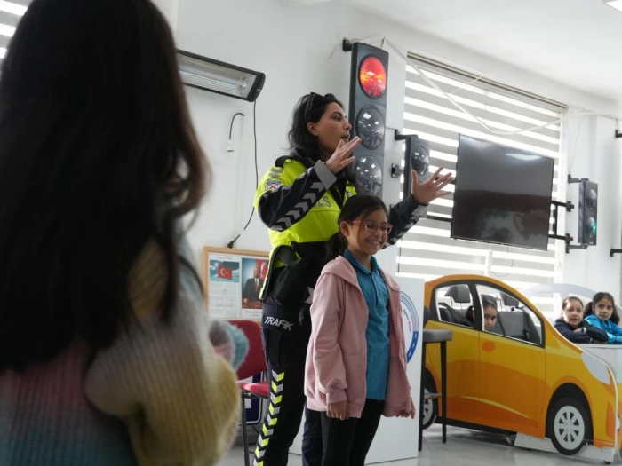 Geleceğin s&uuml;r&uuml;c&uuml;leri trafik eğitim parkuru&rsquo;nda