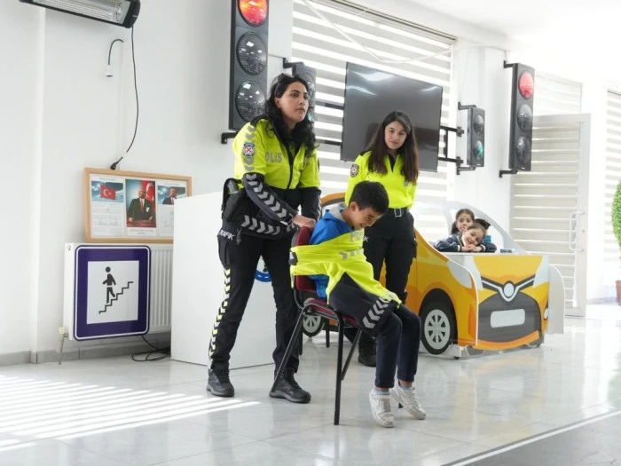 Geleceğin s&uuml;r&uuml;c&uuml;leri trafik eğitim parkuru&rsquo;nda