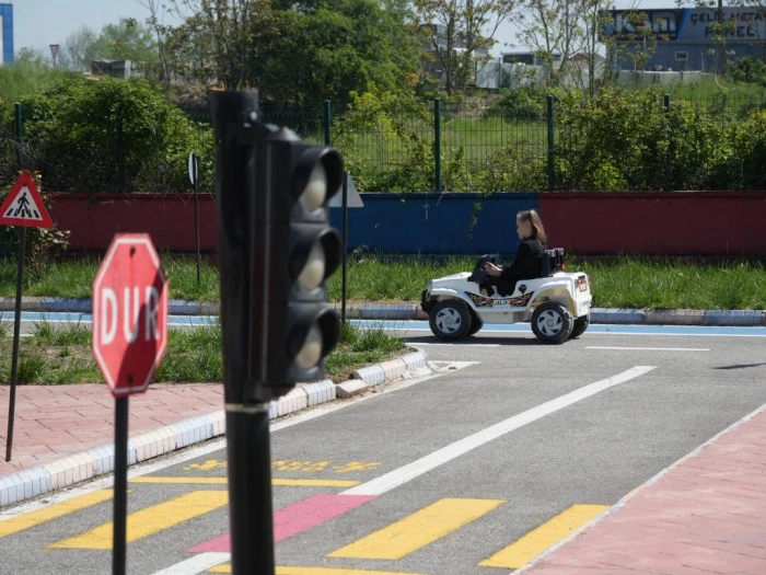 Geleceğin s&uuml;r&uuml;c&uuml;leri trafik eğitim parkuru&rsquo;nda