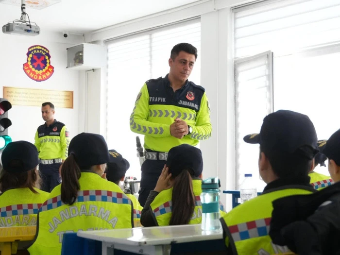 Geleceğin s&uuml;r&uuml;c&uuml;leri trafik eğitim parkuru&rsquo;nda