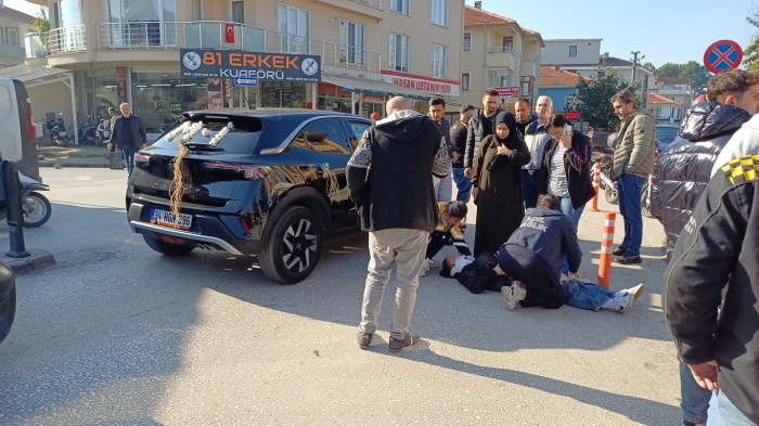 Düğün için süslenen gelin arabası yolun karşısına geçmek isteyen yayaya çarptı