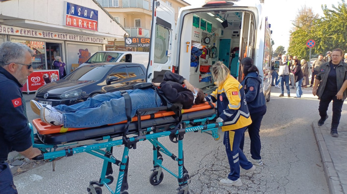 Düğün için süslenen gelin arabası yolun karşısına geçmek isteyen yayaya çarptı