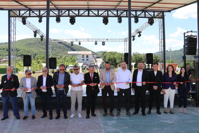 Gen&ccedil;lerin mutluluklarına ortak olacak..