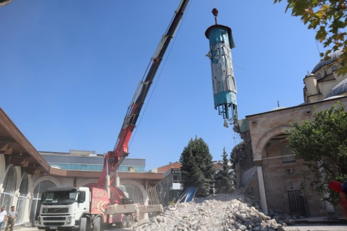 Hasan Günden “Kent Meydanı projesine uygun minarelerimiz olacak”