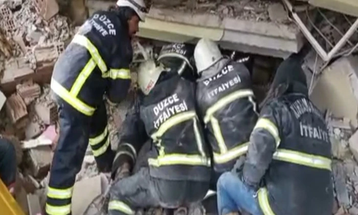 "Enkazlarda hem umut hem de tarifsiz acılar vardı"