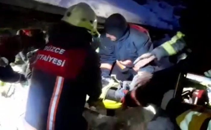 "Enkazlarda hem umut hem de tarifsiz acılar vardı"