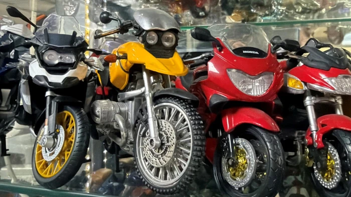 D&uuml;zce'de Motosiklet tutkusunu koleksiyona &ccedil;evirdi