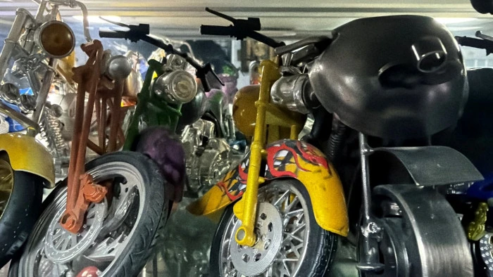 D&uuml;zce'de Motosiklet tutkusunu koleksiyona &ccedil;evirdi