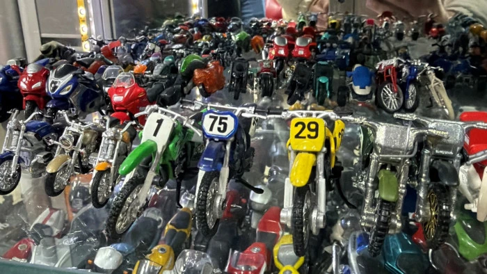 D&uuml;zce'de Motosiklet tutkusunu koleksiyona &ccedil;evirdi