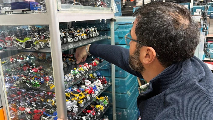 D&uuml;zce'de Motosiklet tutkusunu koleksiyona &ccedil;evirdi